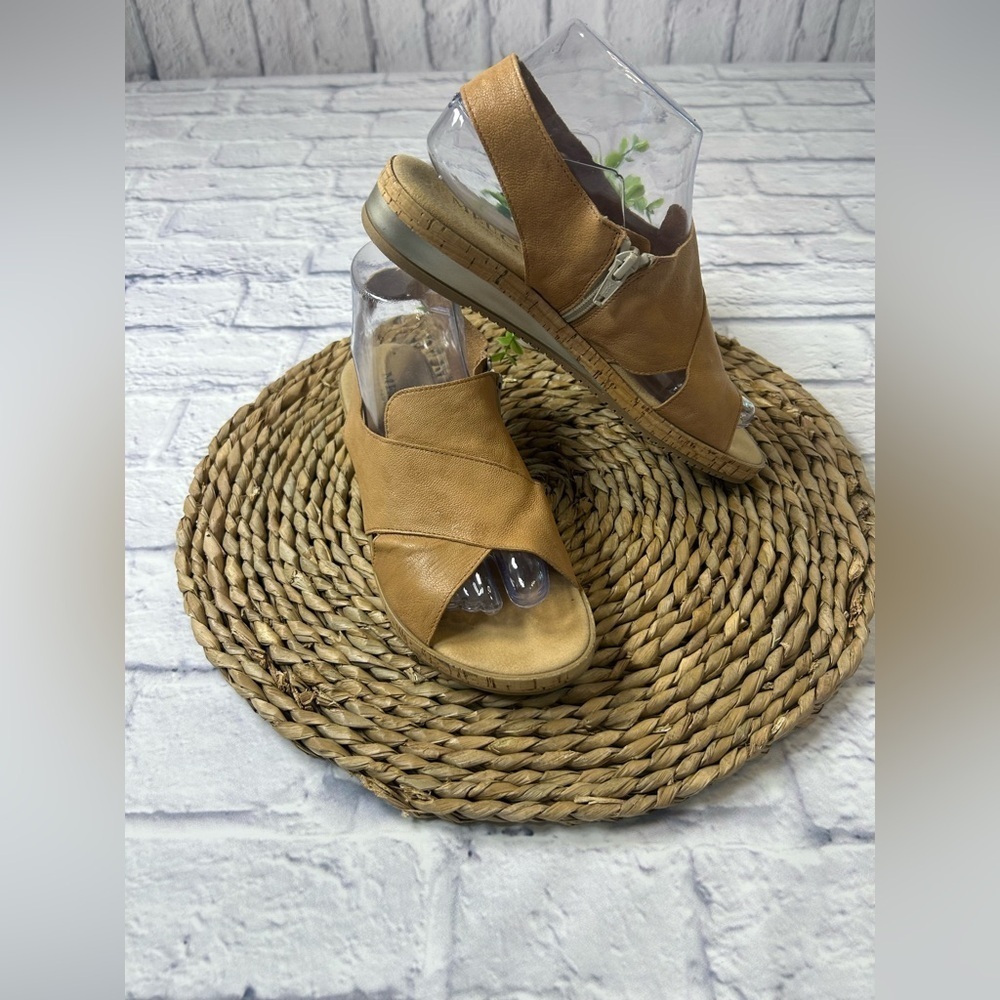Sesto Meucci Tan Leather Sandals. Made in Italy. Size 8.5. - Picture 2 of 8